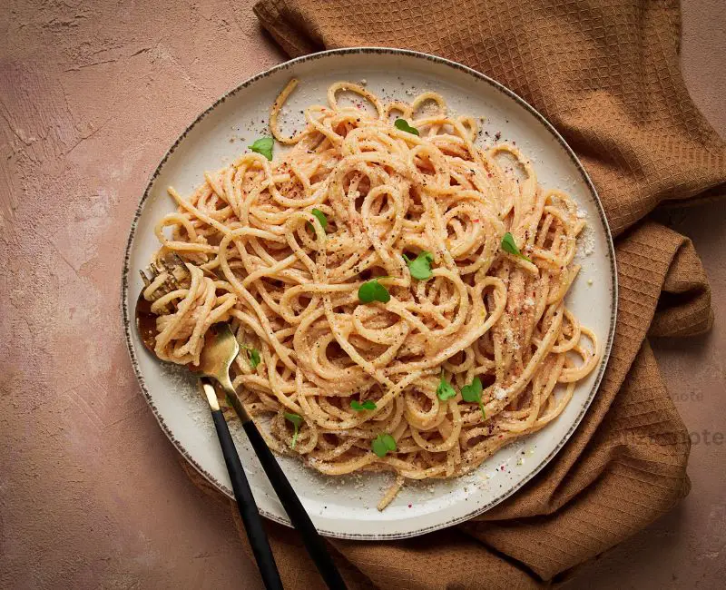 Spaghetti With Spinach and Garlic