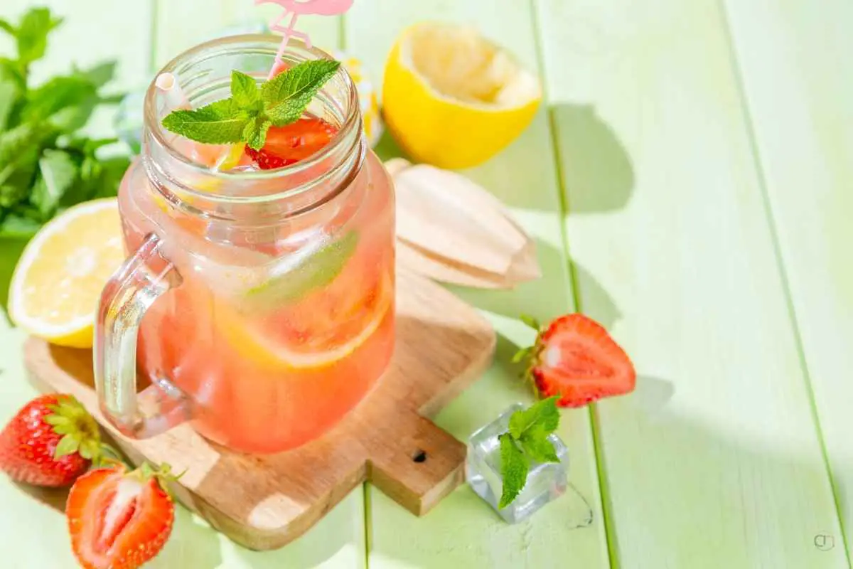 How To Make Strawberry Lemon Water