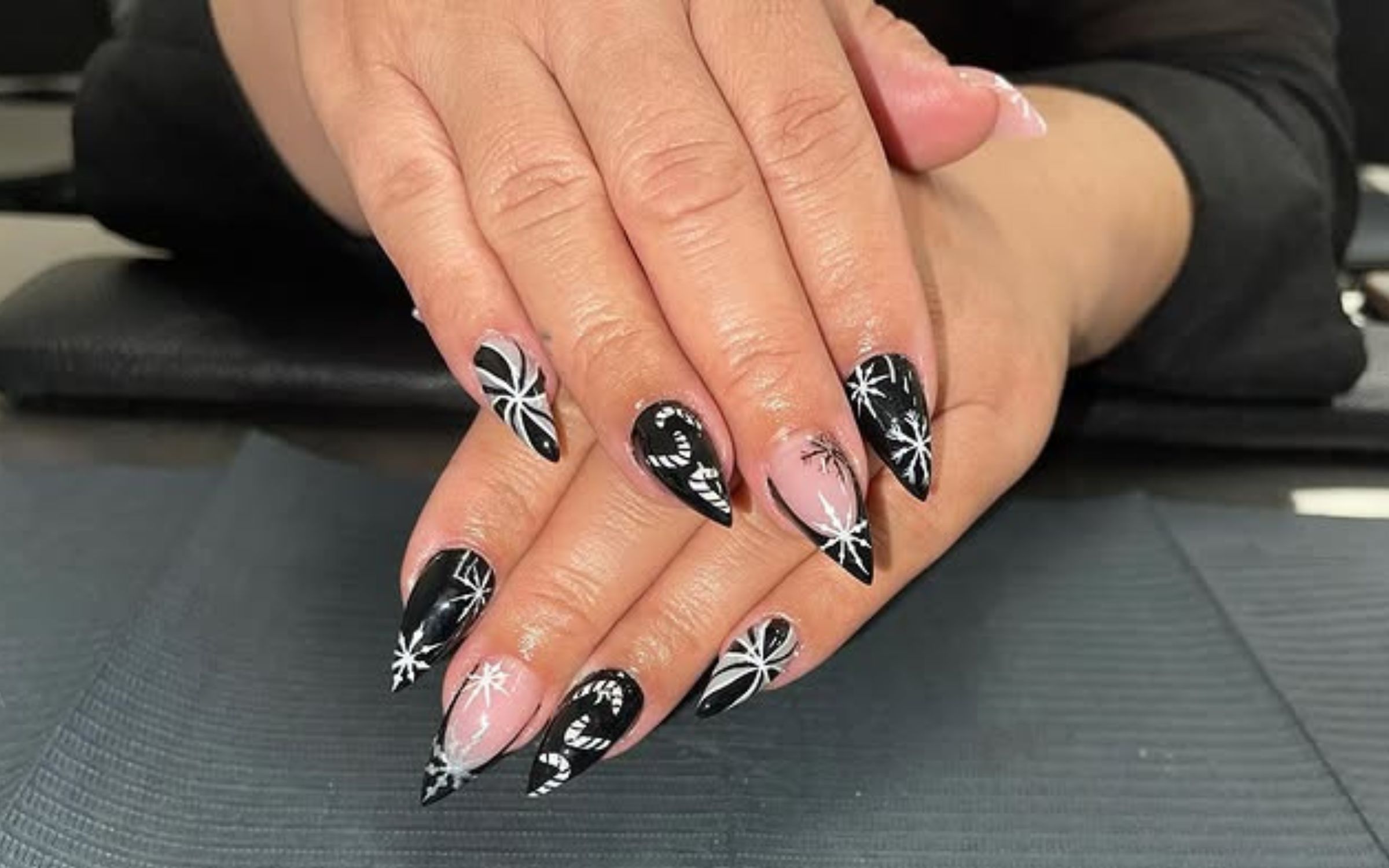 Black Christmas Nail Ideas