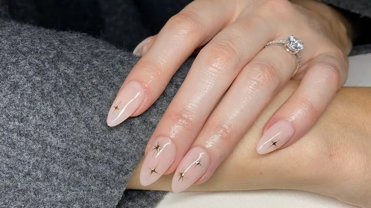 Winter Sparkle Nails