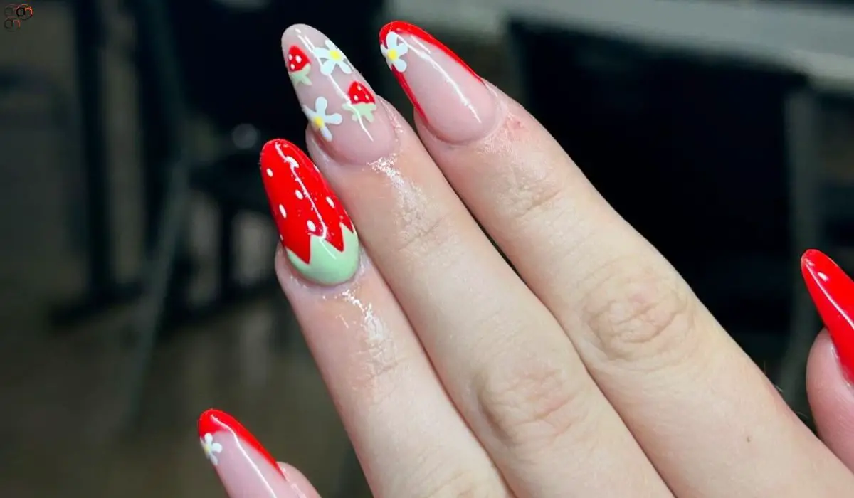 Strawberry Nails Short