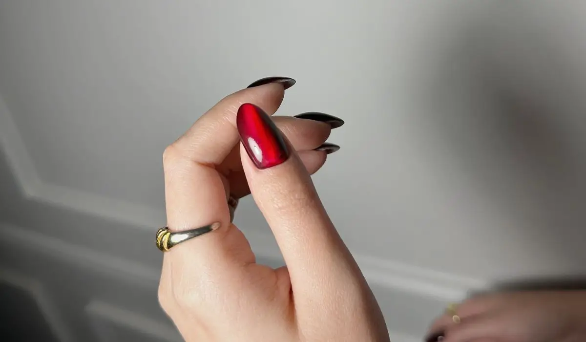 Red Cat Eye Nails