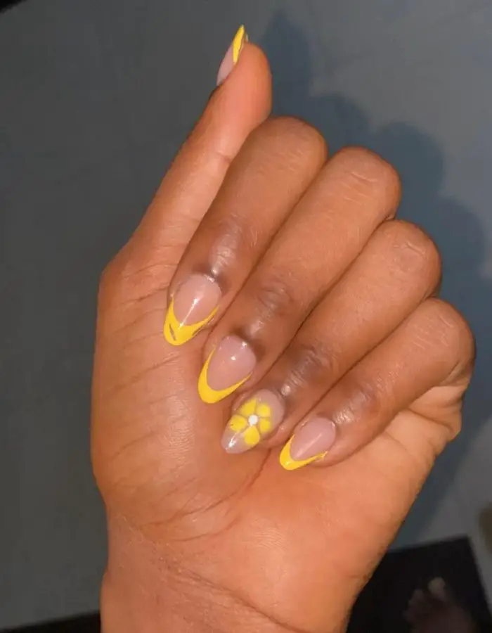 Sunflower nails 