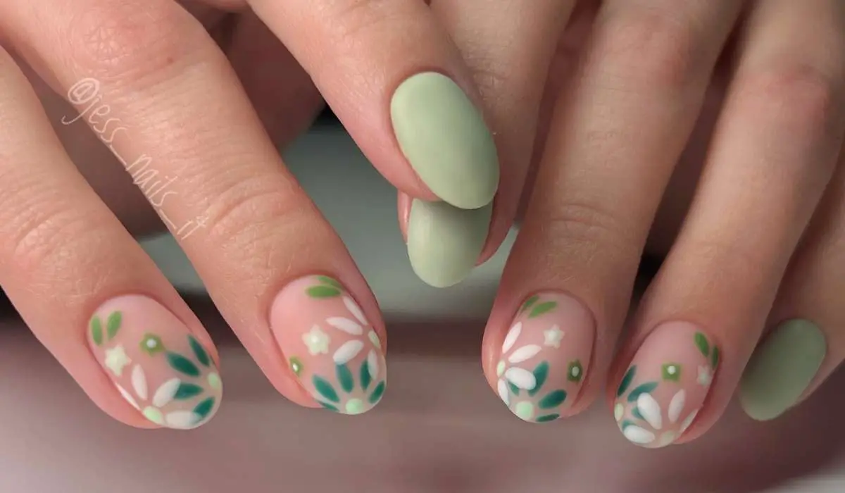 Elegant Flower Nails Designs