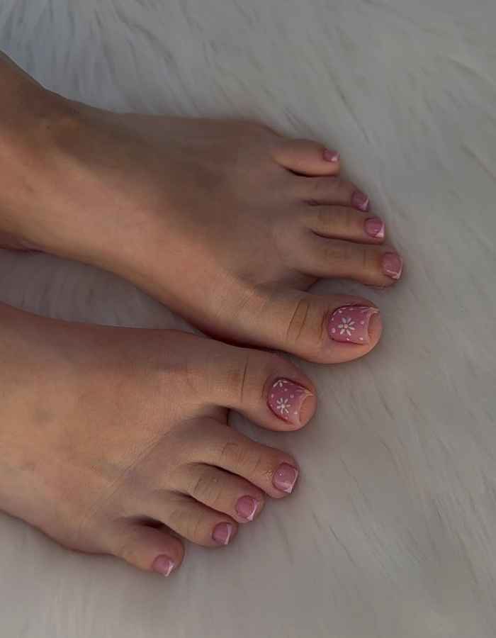 Some cute toes