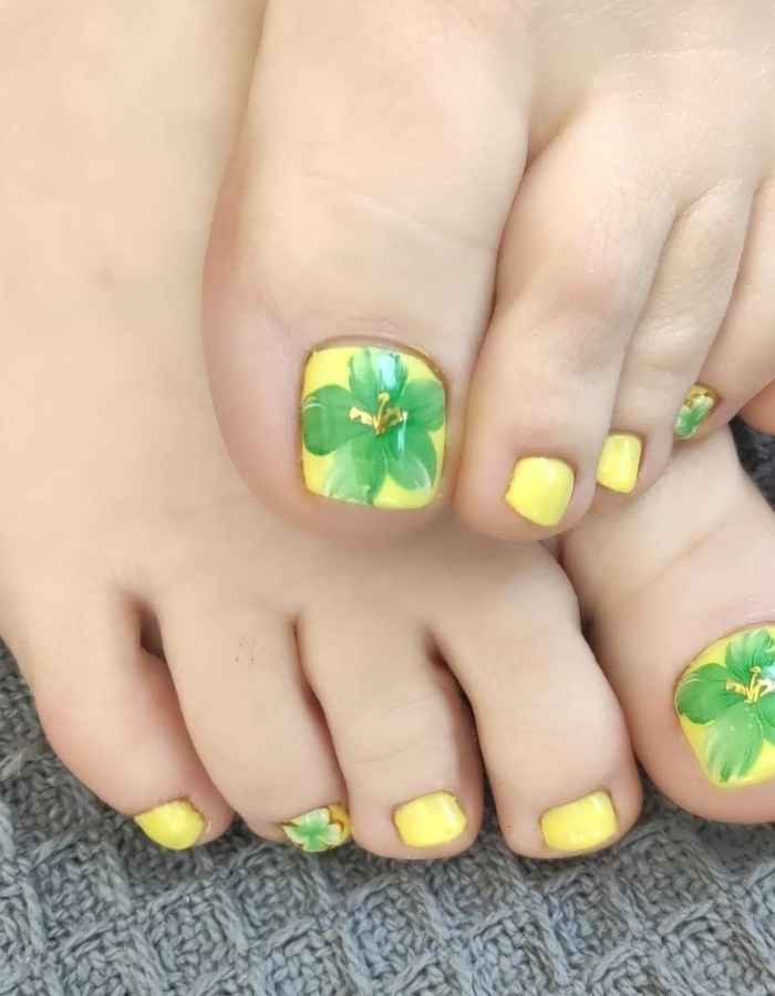 Yellow toes