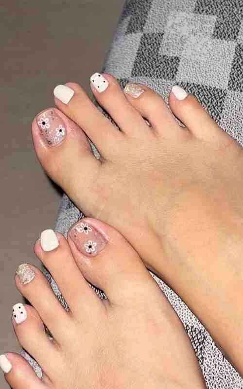 Flower Toe Nails