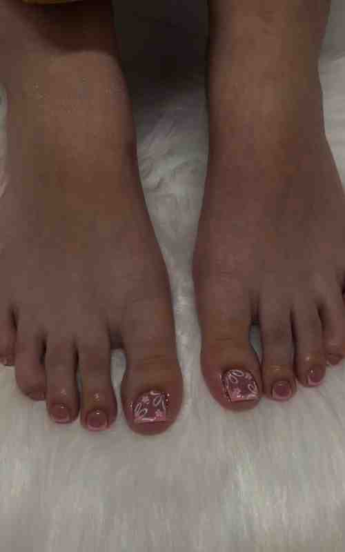 Flower Toe Nails