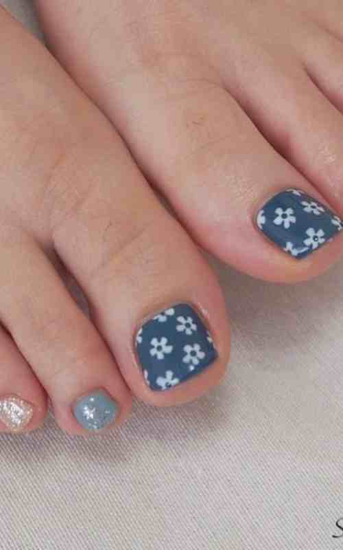 Flower Toe Nails