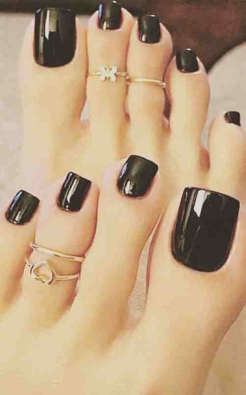 black toe nails