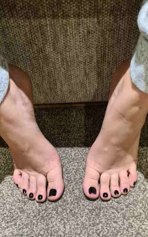 black toe nails