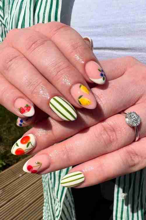 Summer stripe nails 