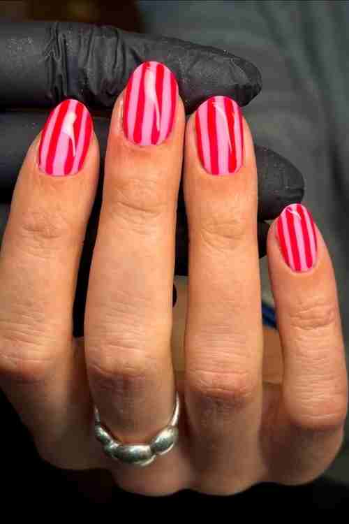 Summer stripe nails