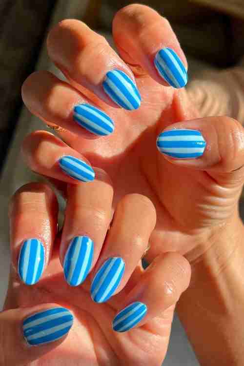 Summer stripe nails