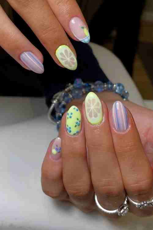 Summer stripe nails