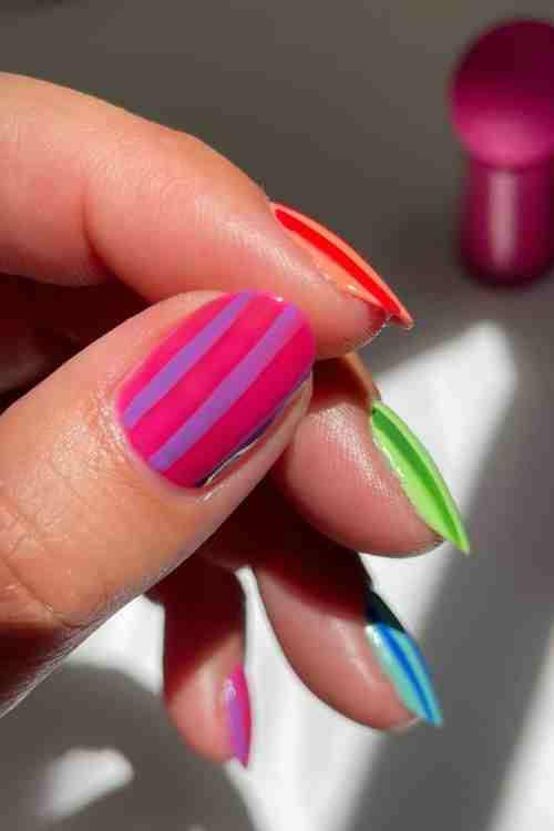 Summer stripe nails