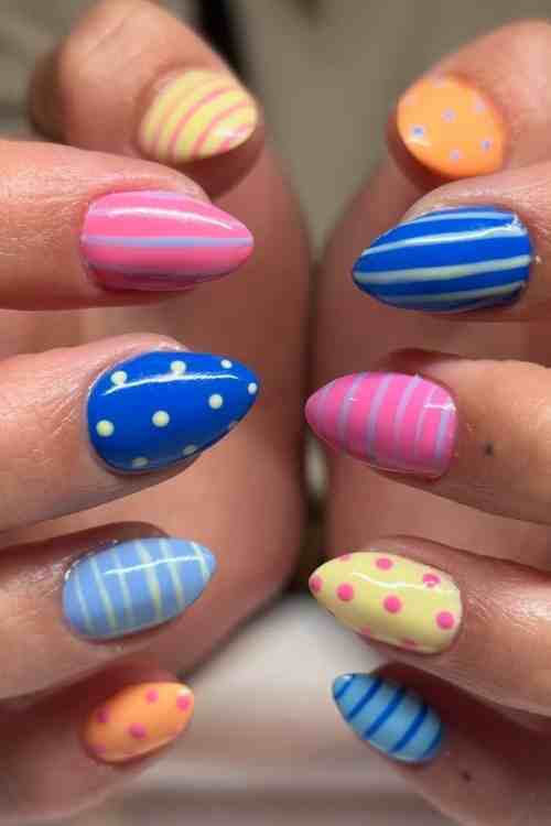 Summer stripe nails