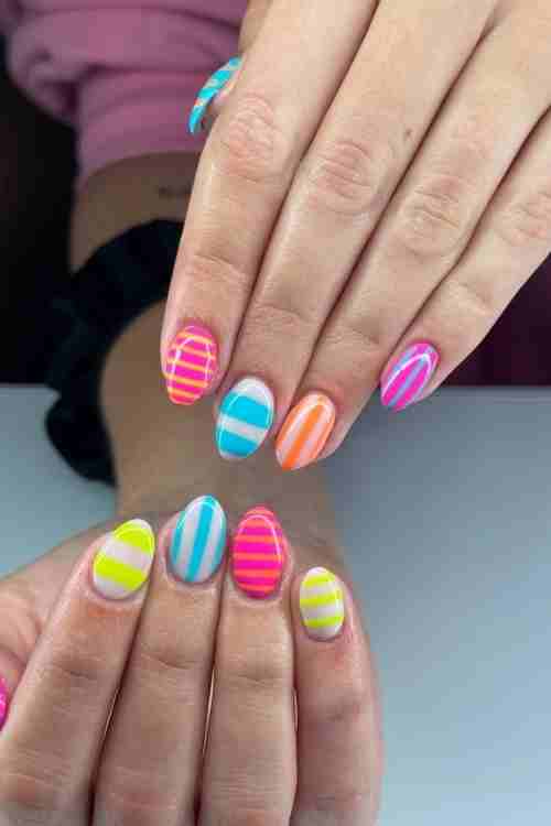 Summer stripe nails
