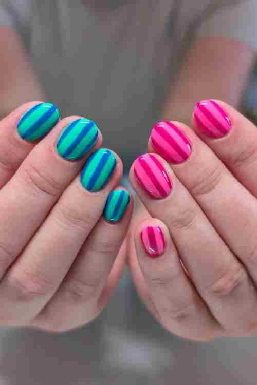 Summer stripe nails