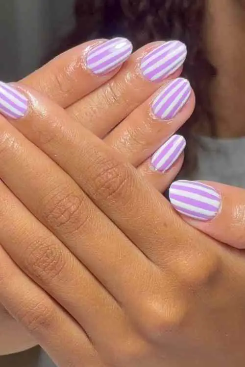 Summer stripe nails